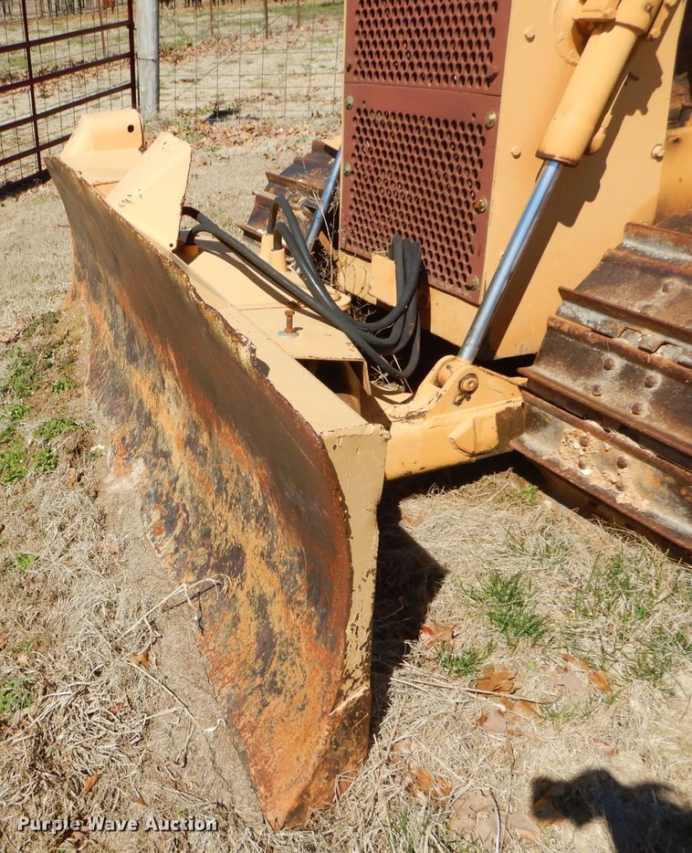 image for item GM9479 1981 Case 850B dozer