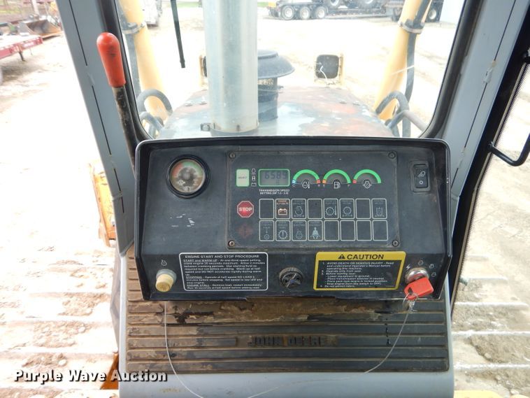 image for item GN9396 2004 John Deere 850C LT Series II  dozer