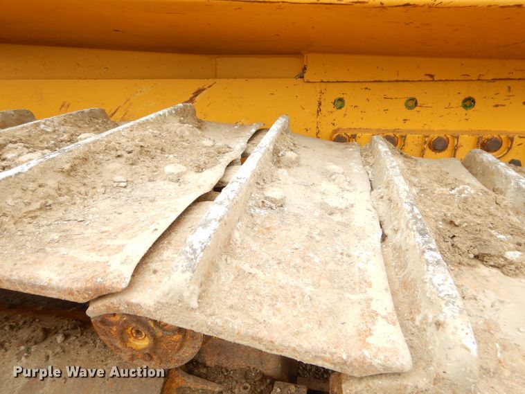 image for item GN9396 2004 John Deere 850C LT Series II  dozer