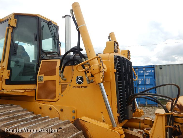 image for item GN9396 2004 John Deere 850C LT Series II  dozer