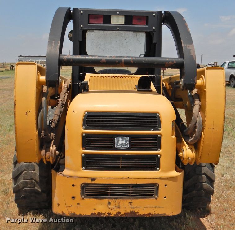 image for item GN9895 2001 John Deere 270  skid steer loader