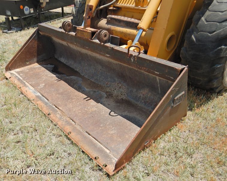 image for item GN9895 2001 John Deere 270  skid steer loader