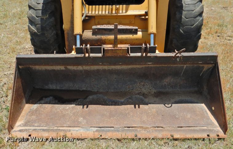 image for item GN9895 2001 John Deere 270  skid steer loader