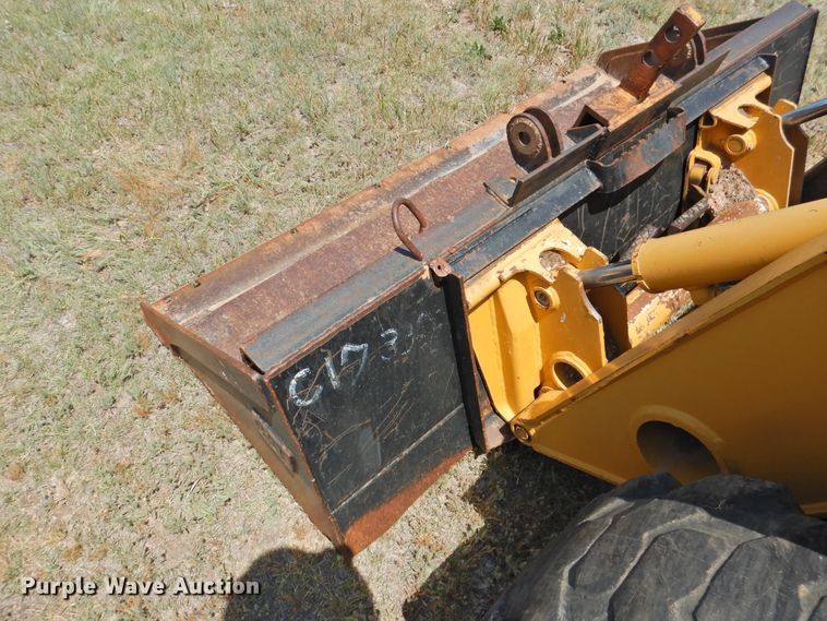 image for item GN9895 2001 John Deere 270  skid steer loader