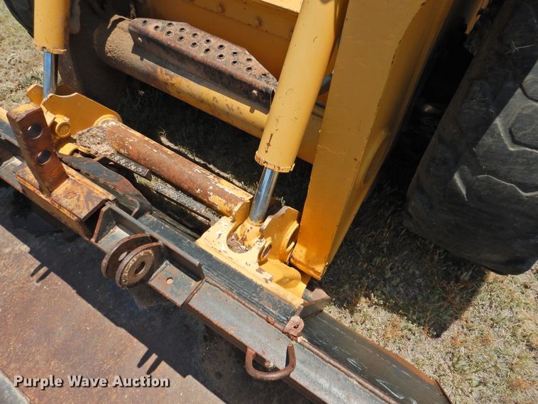 image for item GN9895 2001 John Deere 270  skid steer loader