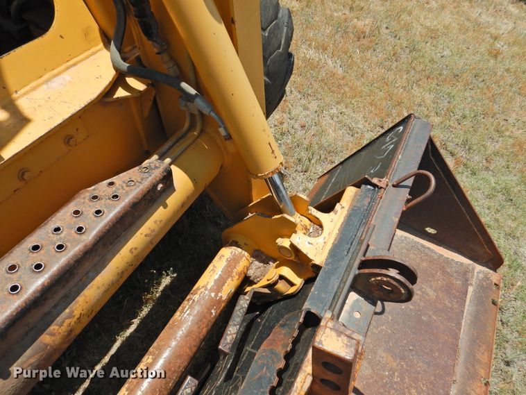 image for item GN9895 2001 John Deere 270  skid steer loader