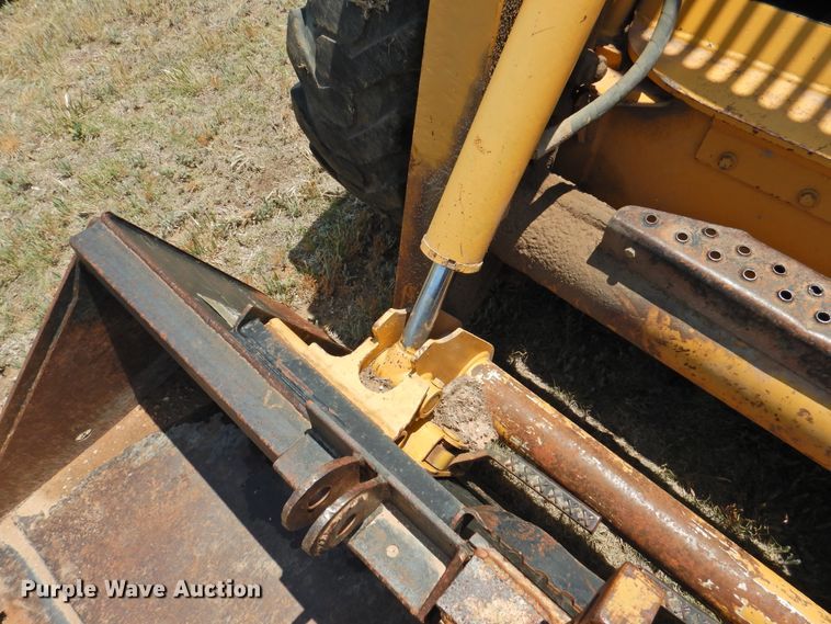 image for item GN9895 2001 John Deere 270  skid steer loader