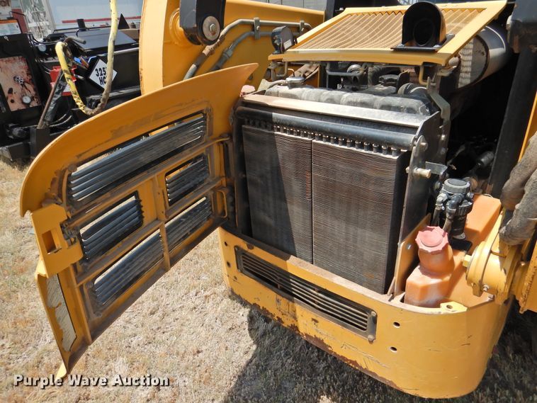 image for item GN9895 2001 John Deere 270  skid steer loader