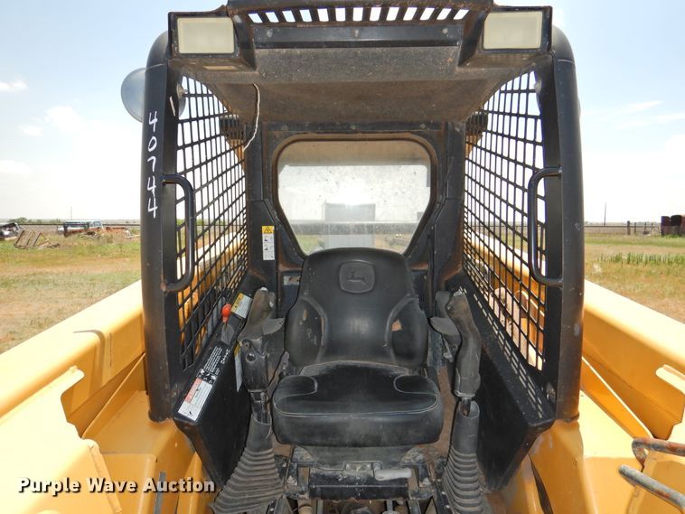 image for item GN9895 2001 John Deere 270  skid steer loader