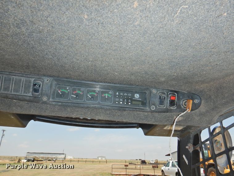 image for item GN9895 2001 John Deere 270  skid steer loader