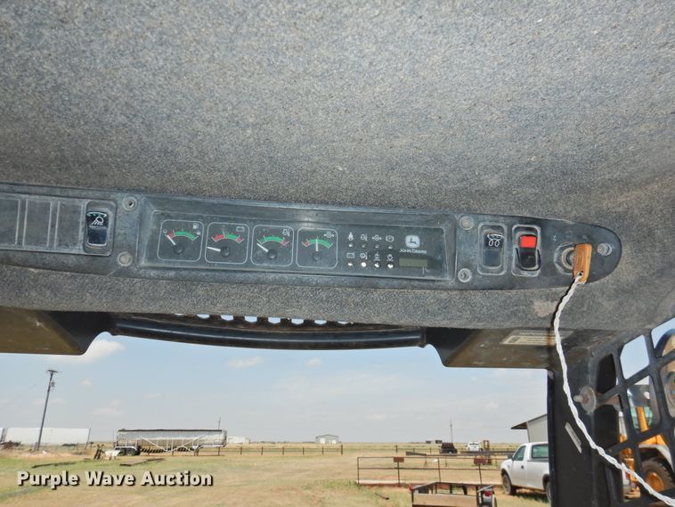 image for item GN9895 2001 John Deere 270  skid steer loader