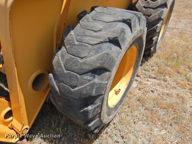 image for item GN9895 2001 John Deere 270  skid steer loader