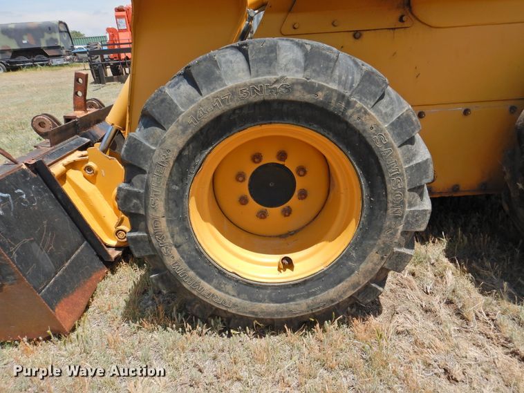 image for item GN9895 2001 John Deere 270  skid steer loader