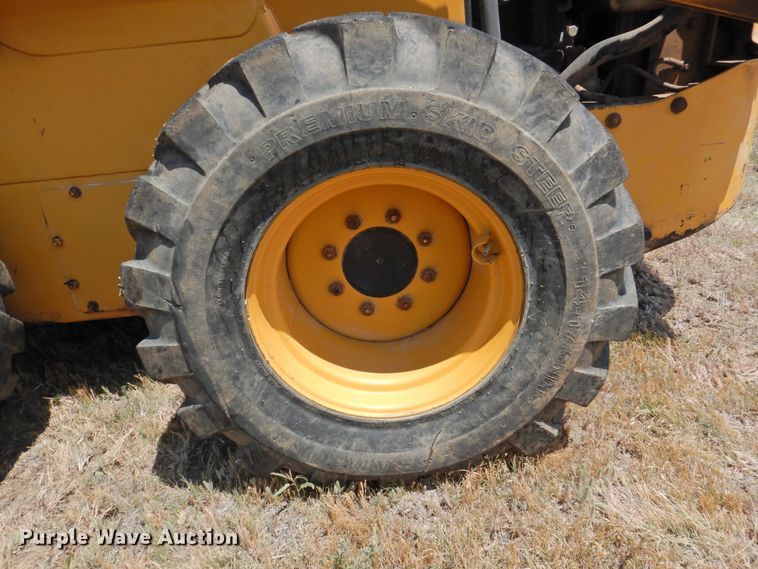 image for item GN9895 2001 John Deere 270  skid steer loader