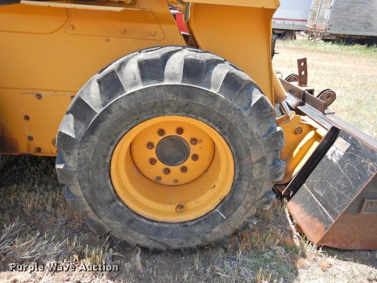 image for item GN9895 2001 John Deere 270  skid steer loader