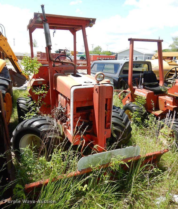 image for item GP9165 Ditch Witch R30  trencher
