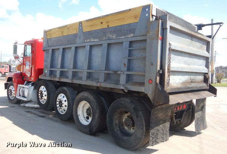 image for item GP9198 1994 Freightliner FLD  dump truck
