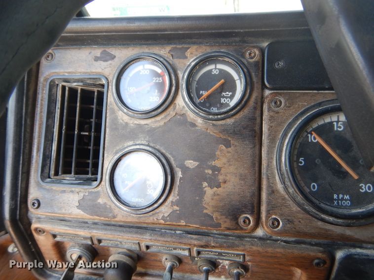 image for item GP9198 1994 Freightliner FLD  dump truck