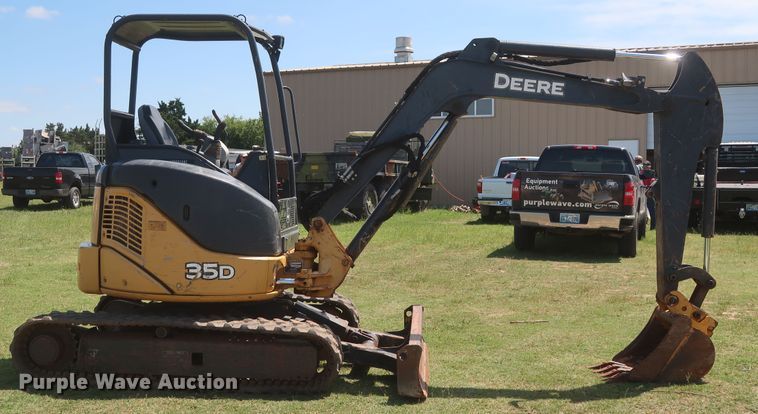 image for item GS9924 2012 John Deere 35D  mini excavator