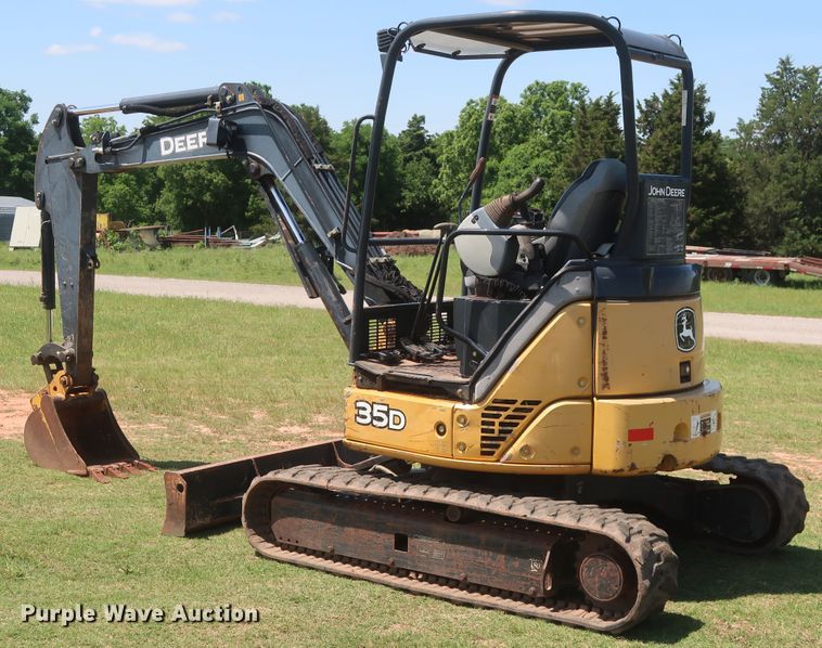 image for item GS9924 2012 John Deere 35D  mini excavator