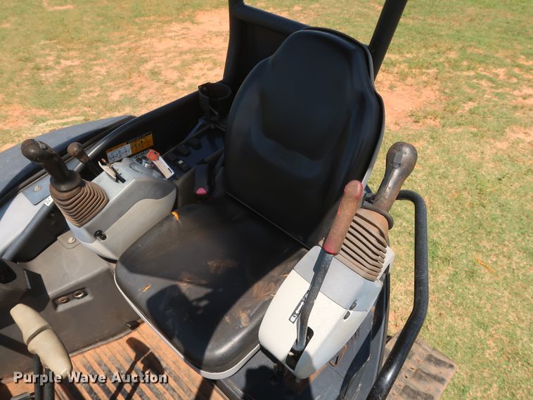 image for item GS9924 2012 John Deere 35D  mini excavator