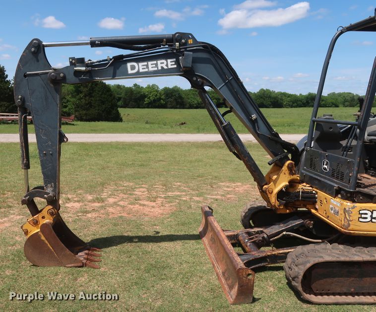 image for item GS9924 2012 John Deere 35D  mini excavator