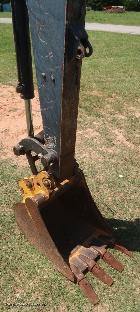 image for item GS9924 2012 John Deere 35D  mini excavator