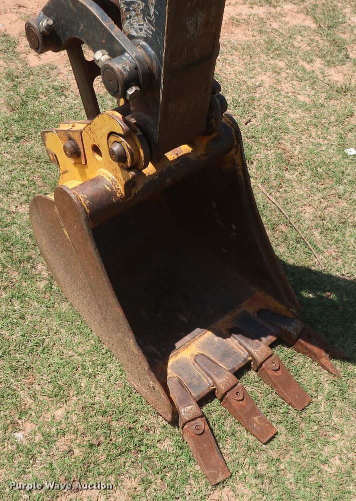 image for item GS9924 2012 John Deere 35D  mini excavator