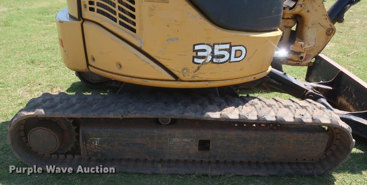 image for item GS9924 2012 John Deere 35D  mini excavator