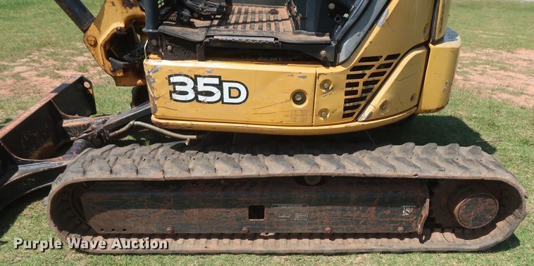 image for item GS9924 2012 John Deere 35D  mini excavator