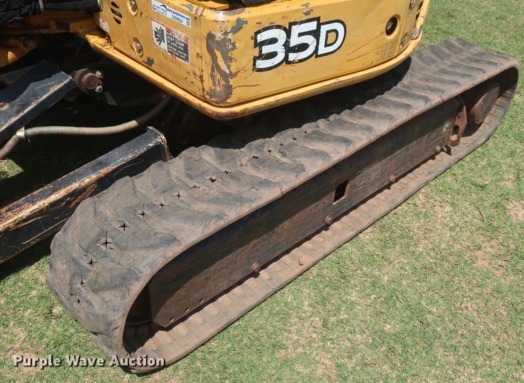 image for item GS9924 2012 John Deere 35D  mini excavator