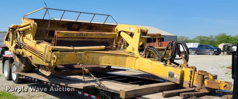 image for item GT9028 John Deere 1812  scraper