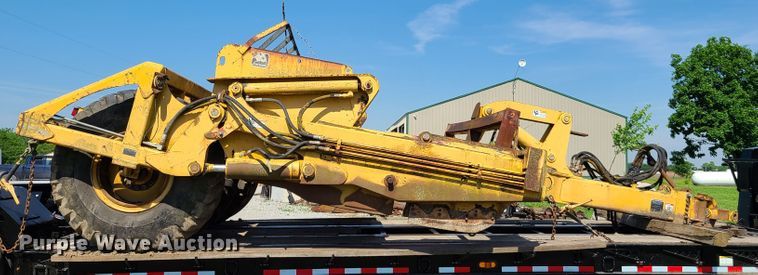 image for item GT9028 John Deere 1812  scraper