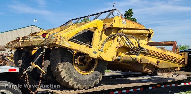 image for item GT9028 John Deere 1812  scraper