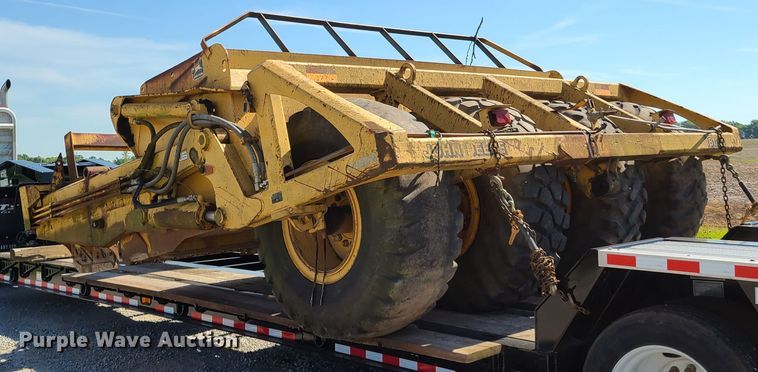 image for item GT9028 John Deere 1812  scraper