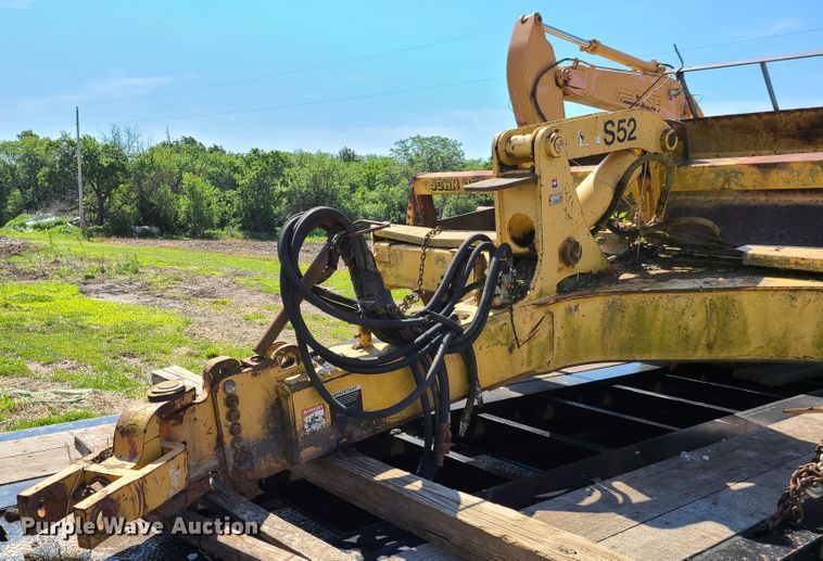 image for item GT9028 John Deere 1812  scraper