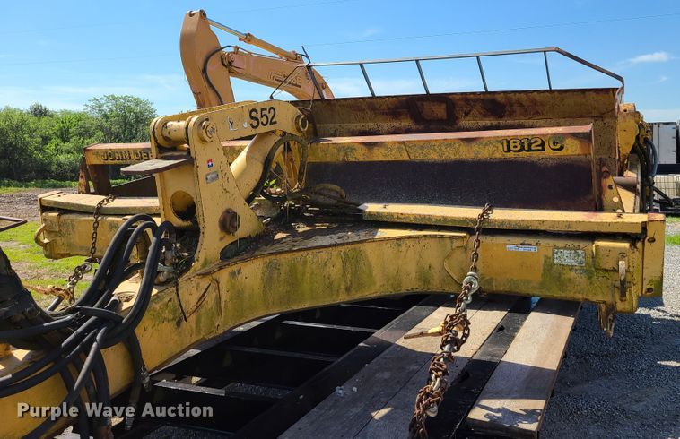 image for item GT9028 John Deere 1812  scraper