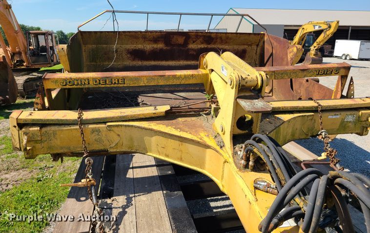 image for item GT9028 John Deere 1812  scraper