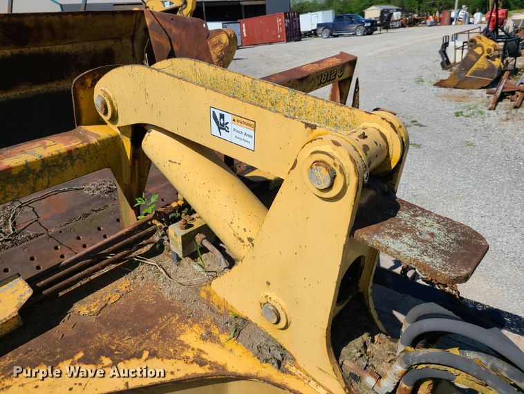 image for item GT9028 John Deere 1812  scraper