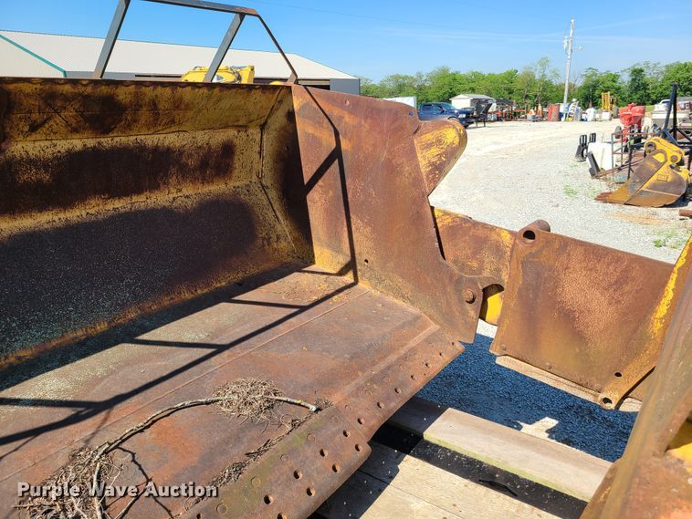 image for item GT9028 John Deere 1812  scraper