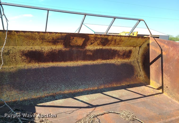 image for item GT9028 John Deere 1812  scraper