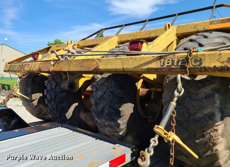 image for item GT9028 John Deere 1812  scraper