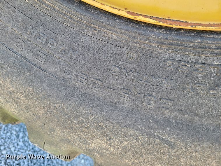 image for item GT9028 John Deere 1812  scraper