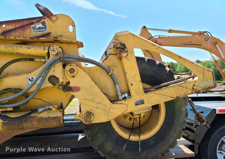 image for item GT9028 John Deere 1812  scraper