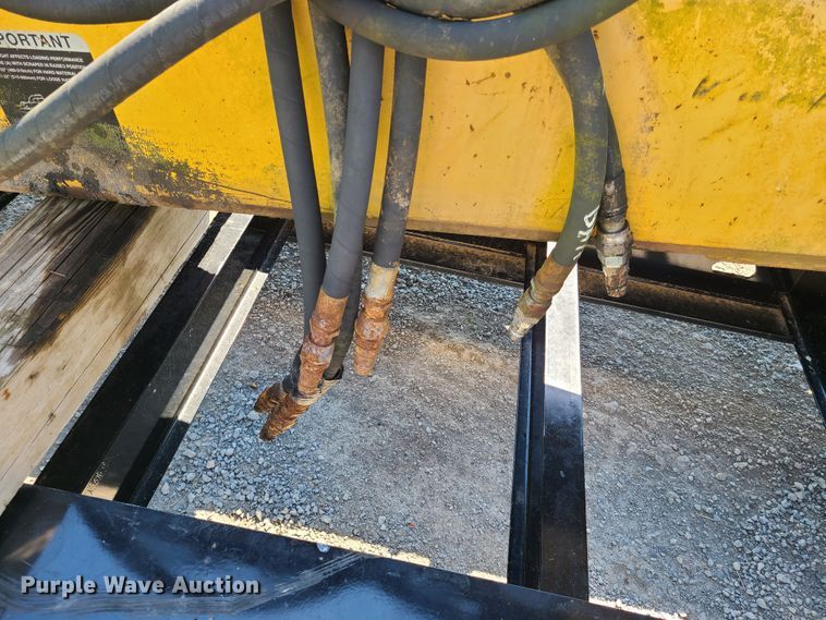 image for item GT9028 John Deere 1812  scraper