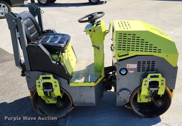 image for item GT9029 Storike ST1000  vibratory double drum roller