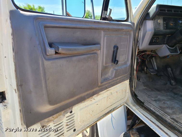 image for item GT9030 1998 Ford F800  dump truck