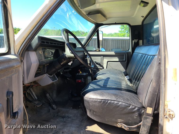 image for item GT9030 1998 Ford F800  dump truck