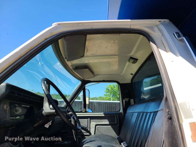 image for item GT9030 1998 Ford F800  dump truck