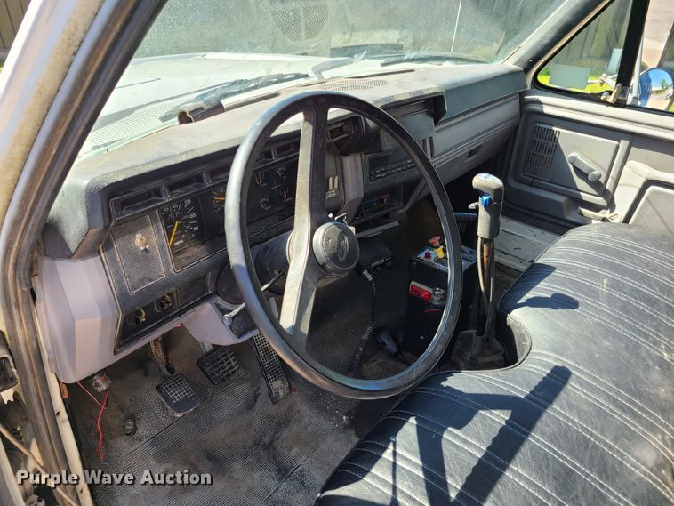 image for item GT9030 1998 Ford F800  dump truck